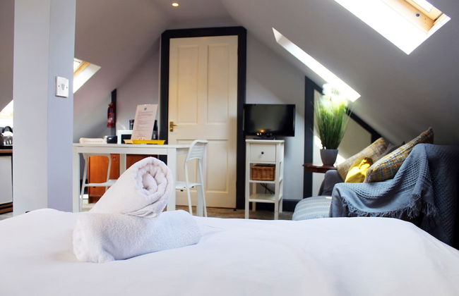 Silver Lining - Meadows Apartments - Photo 1