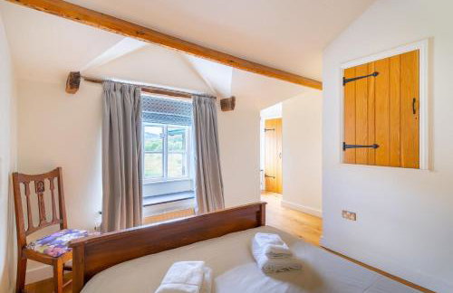 Field Cottage - Photo 10