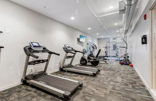 Cozy 2BR Getaway, King Bed, Free Parking - Foto 36