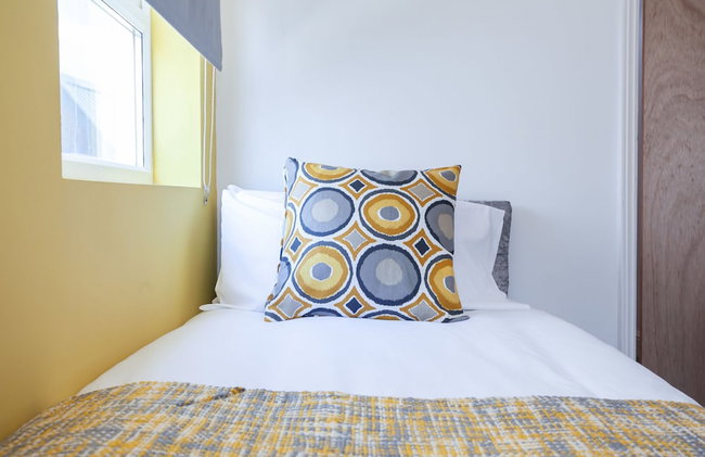 Cosy Home Near Station, Parking, Netflix, Sleeps 5 - Foto 2