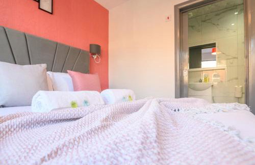 Leeds Stay Private En-Suite Room Shared Kitchen - Pass the Keys - Photo 9