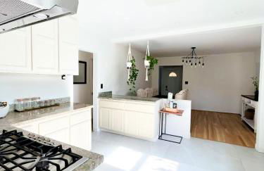 Minimalist Luxury Home With Botanic Garden - Foto 10