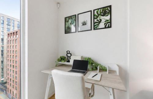 Sleek Apartment with Balcony - City Centre - Free Parking, Fast WiFi and 55'' Smart TV by Yoko Property - Foto 9