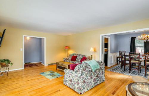 9 Mi to Lake George Village Home in Queensbury - Foto 6