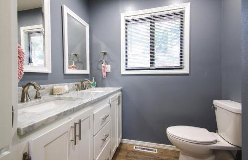 Waterfront Home with Views and Dock in Sunrise Beach! - Foto 16