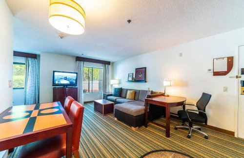 Phoenix Studio Queen Deluxe - Photo 27