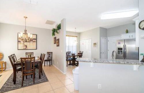 Newly Renovated Close to Disney w Private Pool - Foto 18