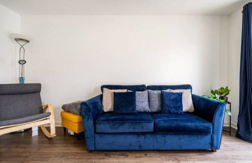 Bright, modern 2 bedroom house with free parking! - Foto 9