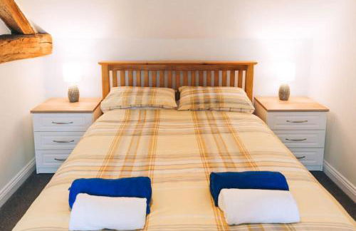 Luxury newly converted oak cottage with hot tub - Foto 46