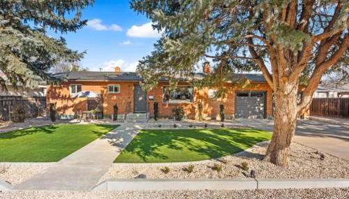 The Aspen is a mid-century modern upstairs unit. - Foto 2