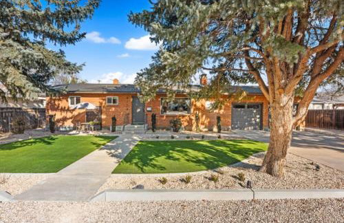 The Aspen is a mid-century modern upstairs unit. - Foto 2