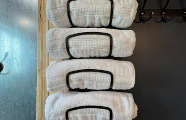 Designer Lake Cabin- HotTub, Sauna & Massage Chair - Foto 67