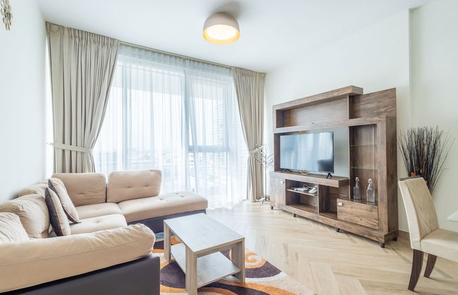 SuperHost - Chic Modern 1BR Apt Retreat with City View - Photo 1