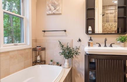 Bear Trail Chalet by Avantstay Retreat w/ Outdoor Living Deck & Fire Pit - Foto 55