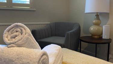 NEW LISTING! - Cosy 1Bd Nestled in Teddington - Foto 5