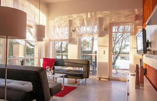 Fischadler - Ferienwohnung mit Terrasse, Kamin, Bootsverleih & Seezugang - Foto 1