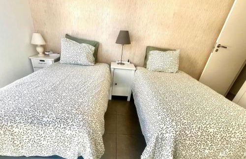 Stunning Chic Penthouse retreat in front of the beach - Foto 20