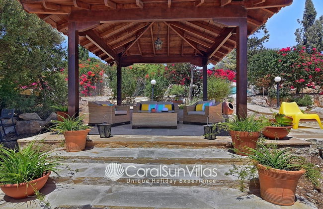 Large Pool & Garden, Billiard, Peaceful Area, Near to the Sea, Coral Bay Paphos - Foto 54