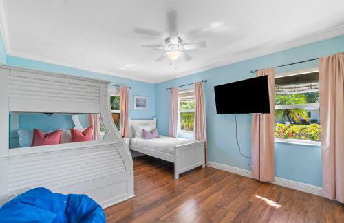 Across from Beach- 3 Master Suites, Heated Pool & Spa, Tanning Ledge, Golden Tee - by Maven Vacation Rentals - Foto 34