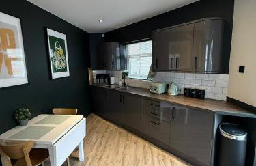 Studio 77 - Stylish 1 Bedroom End Terrace House - Foto 7