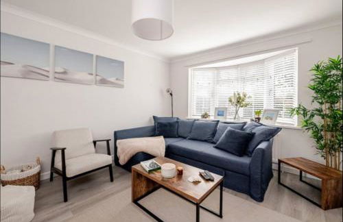 Modern Coastal Retreat, HotTub, Fire Pit, Pets welcome - Photo 4