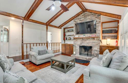 Patio and Pool Table Lake Marion Getaway - Foto 4