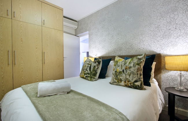 ITC Hospitality Group One Bedrooms Rockwell Building - Photo 2