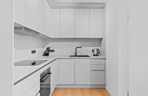 1-2 Personen - Fahrradgarage - Küche - Zentrum - WLAN - Klima - Foto 10