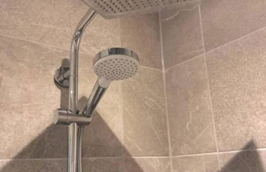 Lets Stay SA Manchester I 2Bed 2Bath l Waterfront l Private Balcony I Relaxing Retreat I Great Location - Foto 57