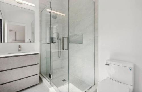 East Hamptons Modern 8 Bedroom New Construction - Foto 15