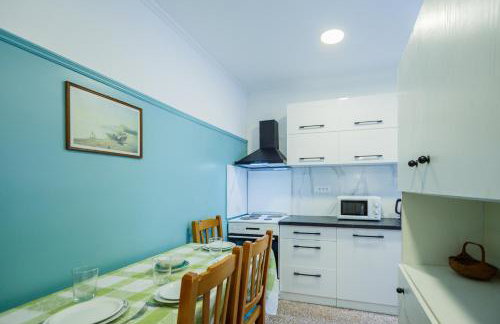 Elegant Private Residence in the Heart of the City 200m from the Beach - Photo 1