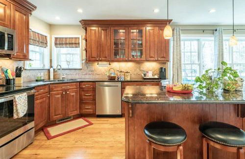 Luxury 4 bedroom house in Pocono Mountains with Hottub in Golf Course Near Lake - Foto 42