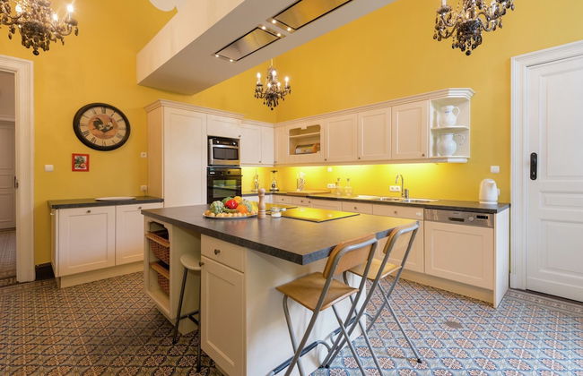 Beautiful Manor House in a Park Near Rochefort - Foto 13