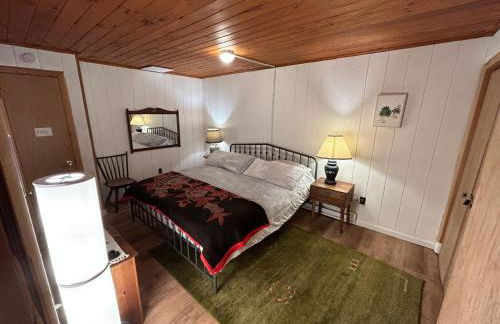 Lakefront Cabin Pvt Beach and Dock - Sunset Marina - Foto 25