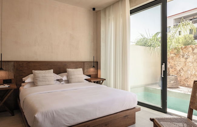 Seven Rocks Suites - Photo 13