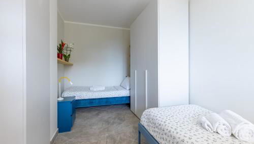 GuestHost -Elegant Seaside Apartment with Pool and Parking - Foto 4