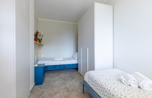 GuestHost -Elegant Seaside Apartment with Pool and Parking - Foto 4