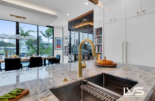 Carlotta- New Construction Luxury Waterfront Villa - Foto 55