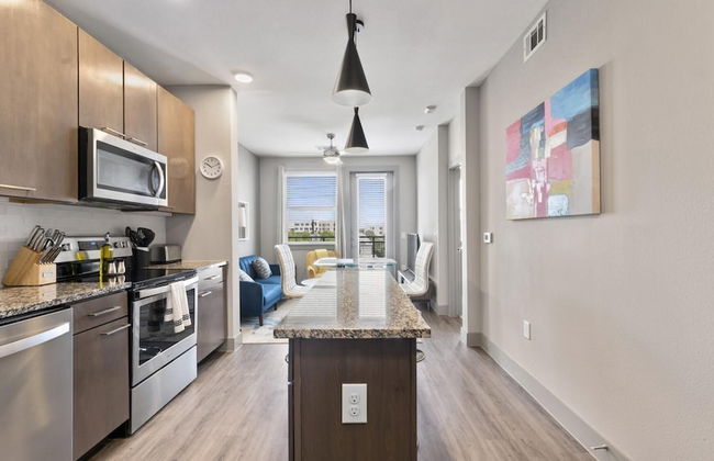 Modern 1BR King Suite Close to Downtown w Fast Wifi - Foto 7