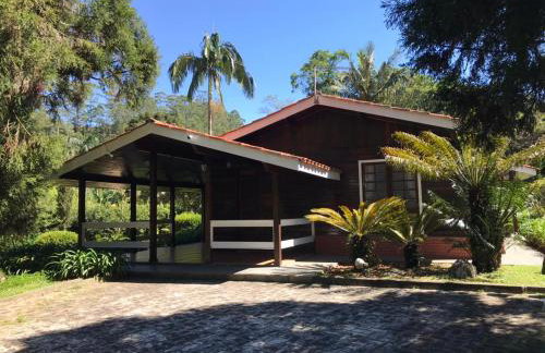 Lindo e aconchegante chalé com piscina, lareira e churrasqueira - Foto 2