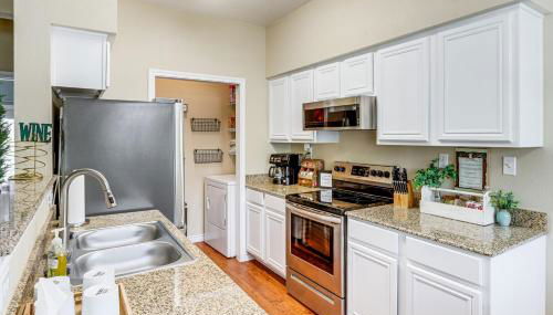 Pool and Lake Access Lovely Monkey Island Getaway - Foto 3