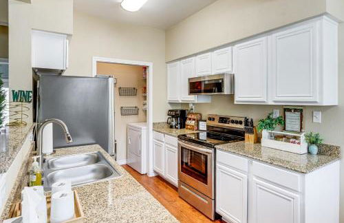 Pool and Lake Access Lovely Monkey Island Getaway - Foto 3