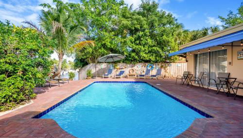 4 bd Near beach spacious solar heated pool waterfront home - Photo 2, Garden, sunbed, Garden view