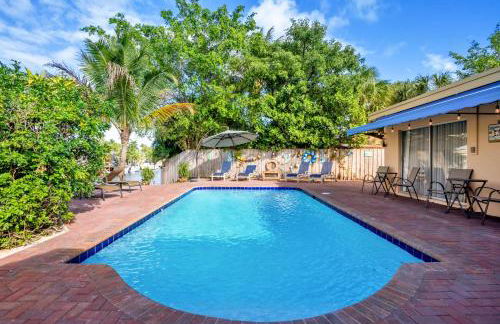 4 bd Near beach spacious solar heated pool waterfront home - Photo 2