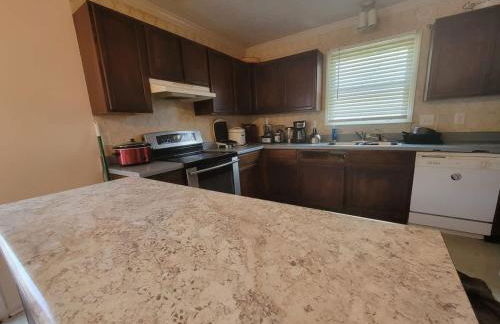 Great 4BR Home Near Emerald Pointe & Downtown - Foto 42