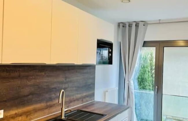 2 Bedrooms Flat in Center with Parking - Photo 10