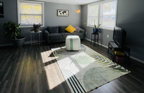 1 BR Cozy Apartment with Fire Pit Short walk to town - Foto 13