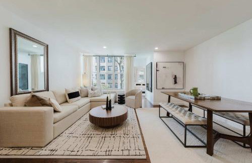 Designer Home in Diplomat District - Foto 1