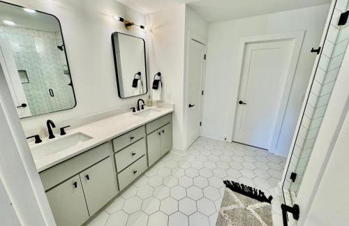 Near Broadway & Opry 3BR Game Room Sleeps 10 - Foto 27