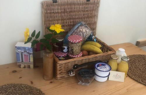 Lyme Clifftop Hideaway - Photo 25